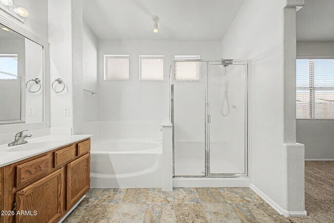 Building Photo - 1068 W Glenmere Dr