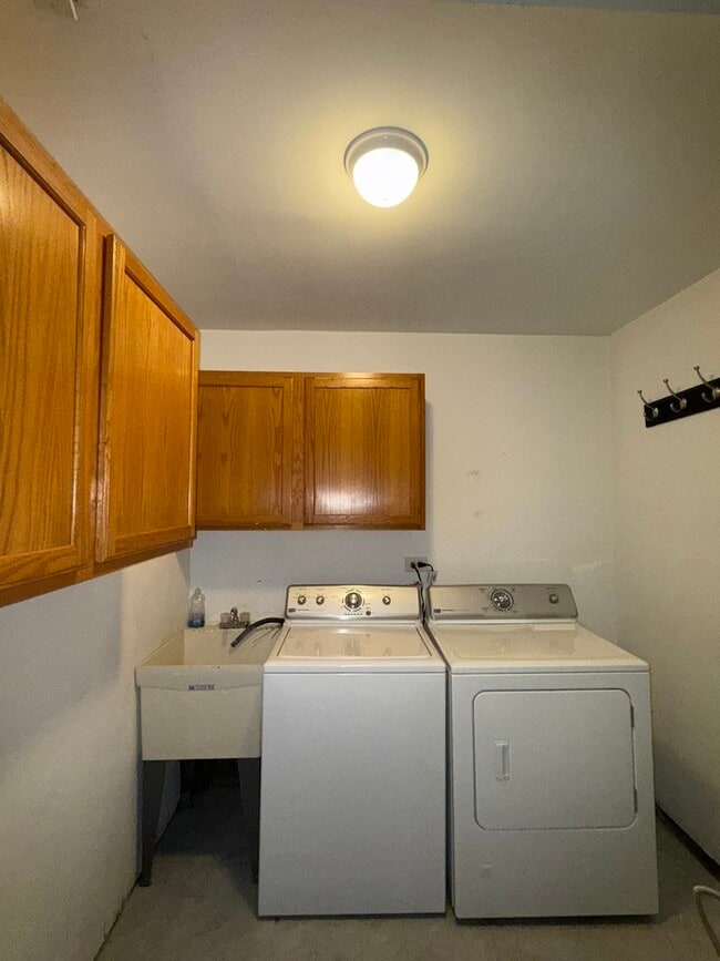 Building Photo - 9204 Drummond Dr