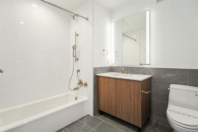 Building Photo - 50 Clinton Pl