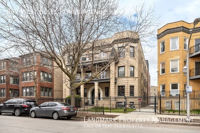 Building Photo - 842 W Belle Plaine Ave