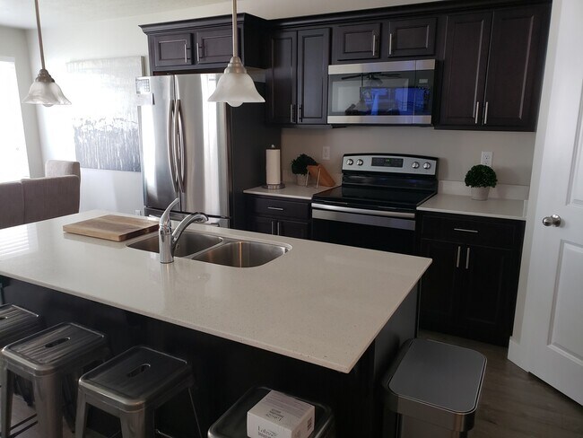 Primary Photo - 4 Bedroom/2.5 Bathroom Townhome in Riverton