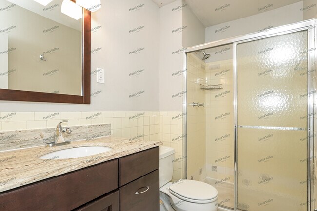 Building Photo - 2165 Jenkee Dr