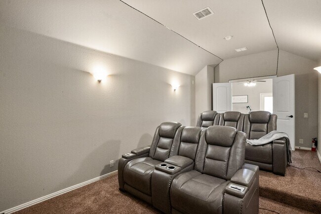 Building Photo - Fully Furnished Home in South Grand Prairi...