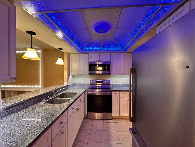 Building Photo - 4310 Santa Barbara Blvd