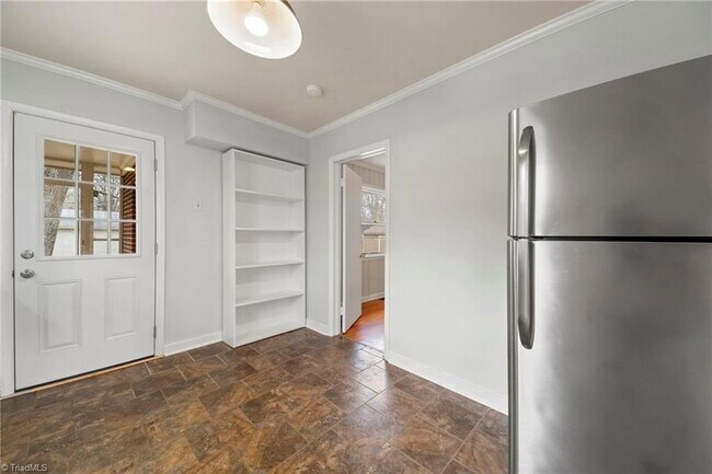 Building Photo - 2801 Wynnewood Dr