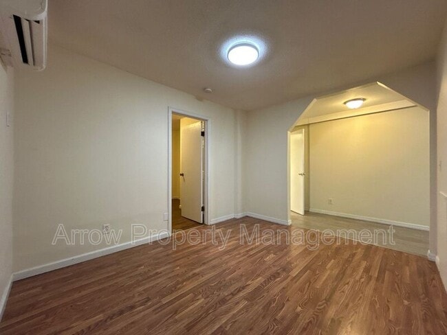 Building Photo - 411 7th St