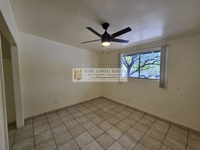 Building Photo - 2640-2642 N Santa Rita Ave