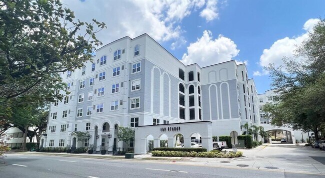 Building Photo - 202 E South St