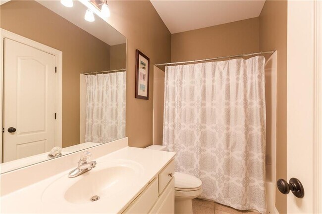 Building Photo - 2556 Oglethorpe Cir NE
