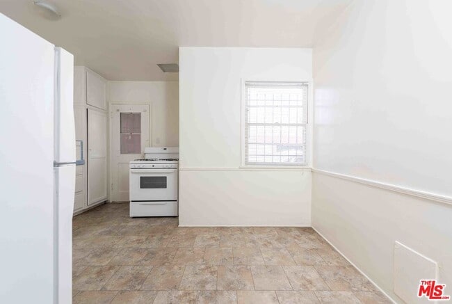 Building Photo - 413 1/2 N Gardner St