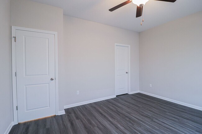 Building Photo - 2336 E Cheyenne Ct