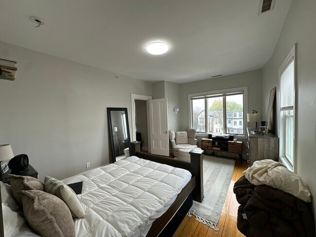 Building Photo - 602 Dorchester Ave