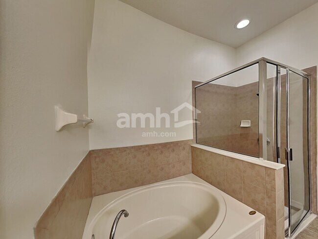 Building Photo - 11124 Creek Haven Dr