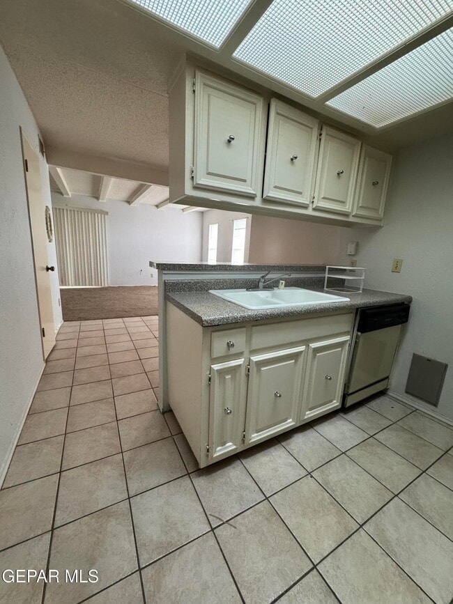 Building Photo - 6201 Escondido Dr