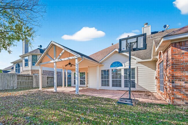 Building Photo - 1015 Longdraw Dr