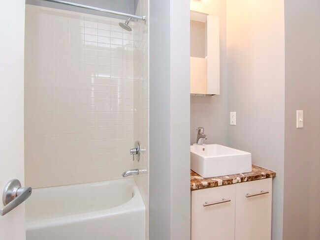 Building Photo - 213 S Moody Ave