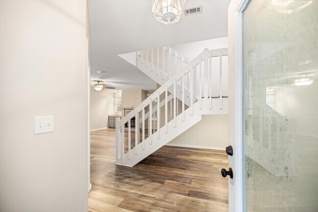 Building Photo - 1641 Parkside Cir