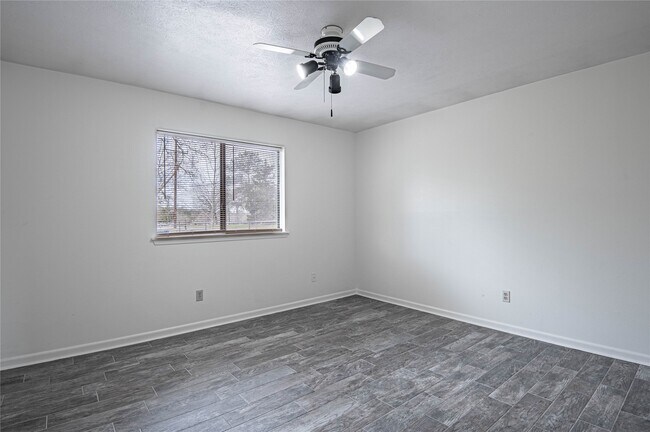 Building Photo - 4 Barre Ln