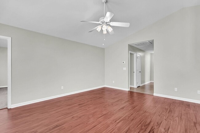 Building Photo - Charming 3-Bedroom, 2-Bath Home available ...