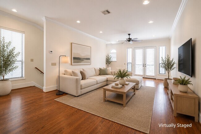 Building Photo - 3119 Fairdale Oaks E