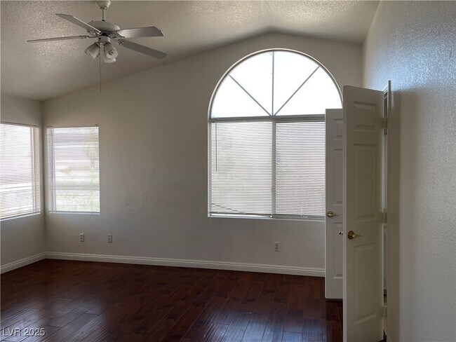 Building Photo - 4364 Mesa Hill Dr