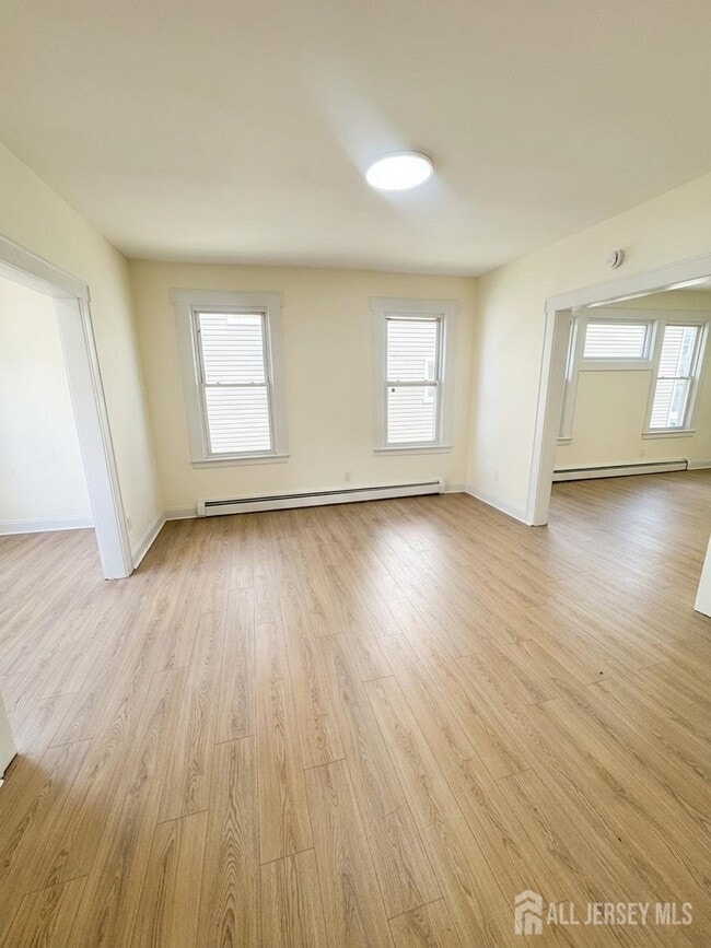 Building Photo - 186 Isabella Ave