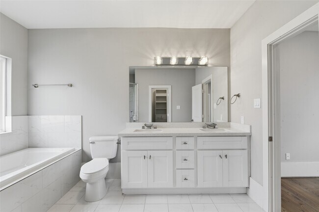 Building Photo - 1716 Ovid St