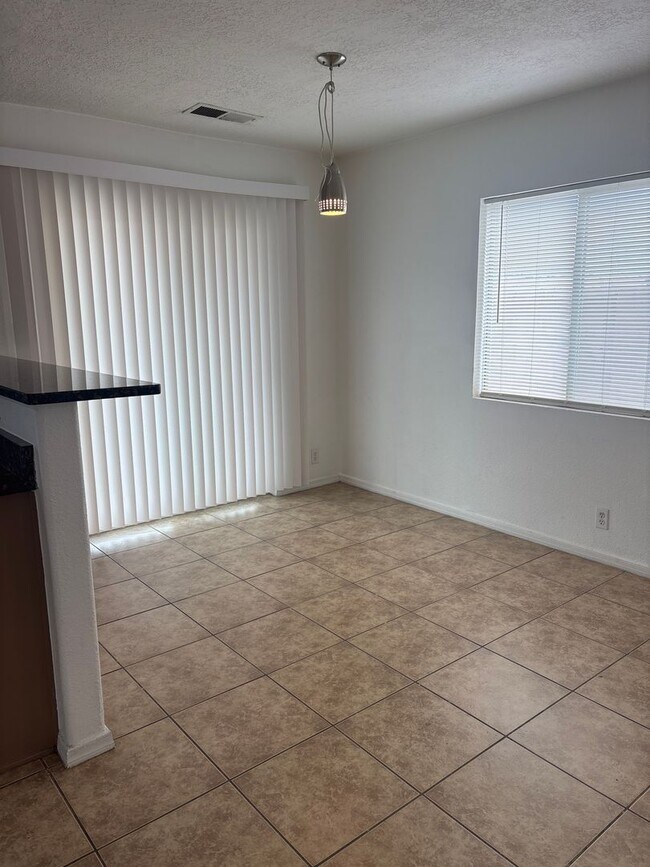 Building Photo - 4729 Chesapeake Pl NE