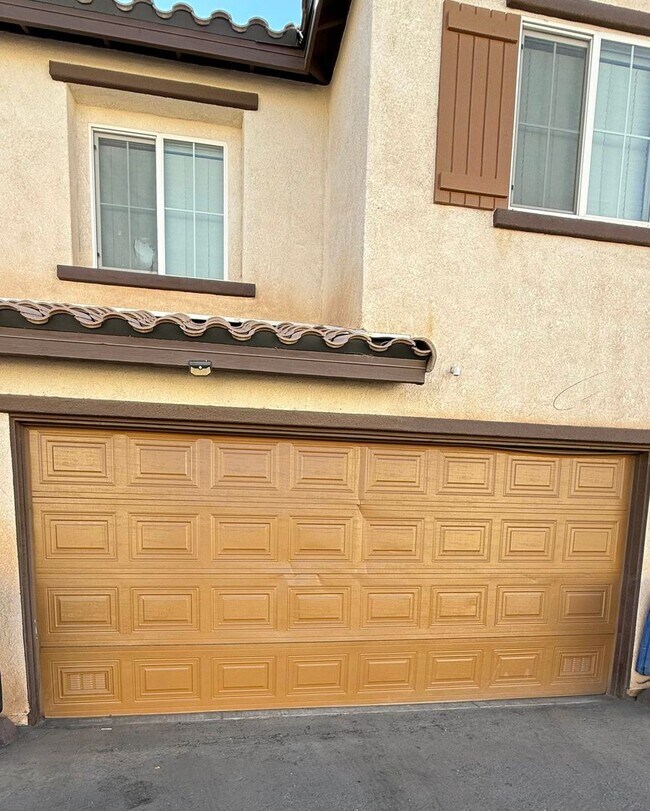 Building Photo - Move-In Ready 2BR / 2.5BA Condo for Rent – Villas Serena