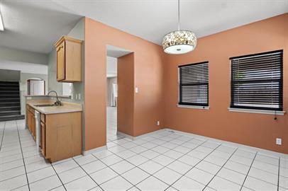 Building Photo - Large 2 story home with refrigerated air, huge backyard.