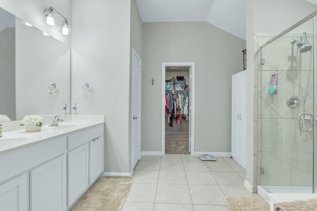Building Photo - **Stunning 4BR/3BA Home with Dual Primary Ensuites & Modern Upgrades!**