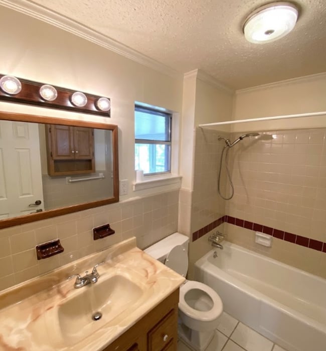 Building Photo - AVAILABLE NOW; APPLY AT OUR WEBSITE TODAY!! 2 WEEKS FREE!!!