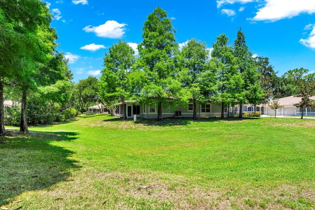 Building Photo - 2011 Villa Sites Dr