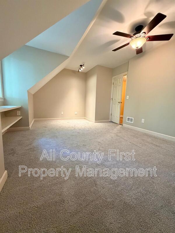 Building Photo - 2438 Kings Arms Dr