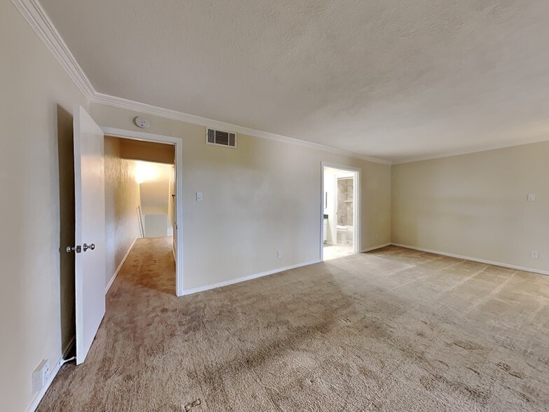 Building Photo - 2907 Shelby Ave