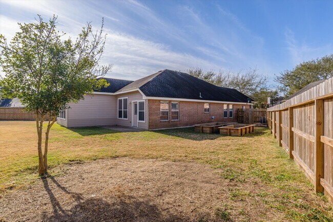 Building Photo - 402 Abbey Ln