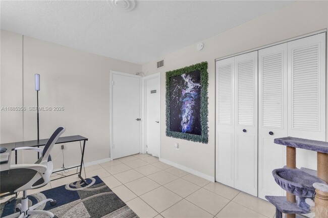 Building Photo - 9410 Poinciana Pl