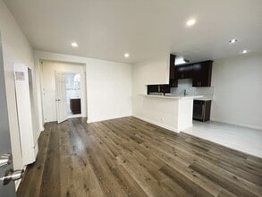 Building Photo - 1215 Granville Ave