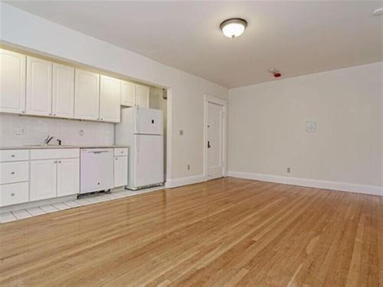 Building Photo - 852 Massachusetts Ave