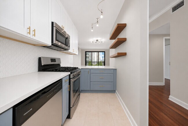 Building Photo - 5 E 14th Pl