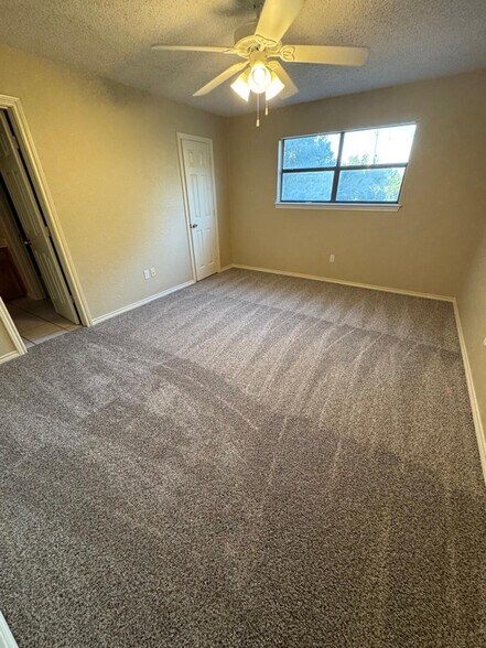 Building Photo - 3622 Green Hollow Dr