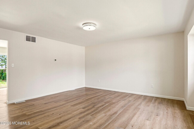 Building Photo - 812 Oak St