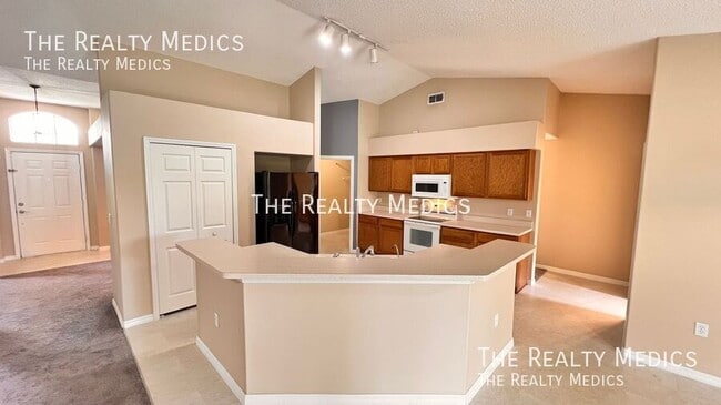 Building Photo - 1553 Ross Dr