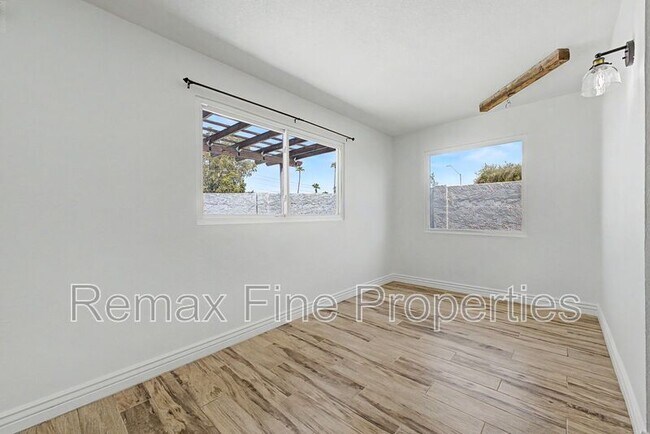 Building Photo - 5228 E Karen Dr