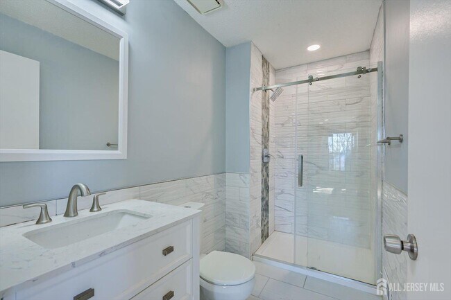 Building Photo - 344 Danbury Ln