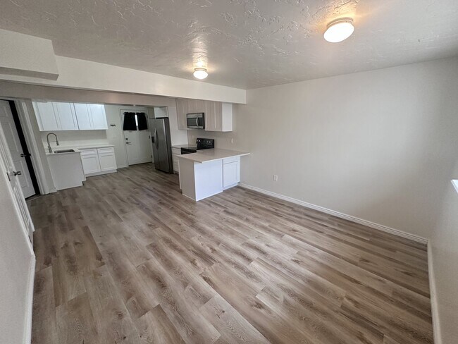 Building Photo - 14053 Lowe Peak Dr