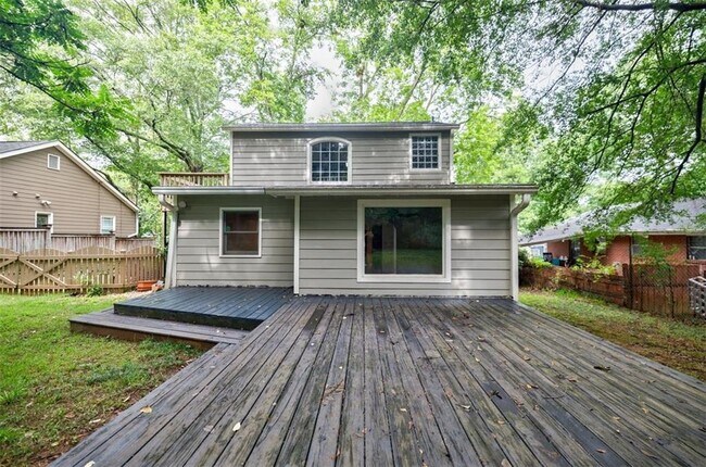 Building Photo - 183 Locust St NE