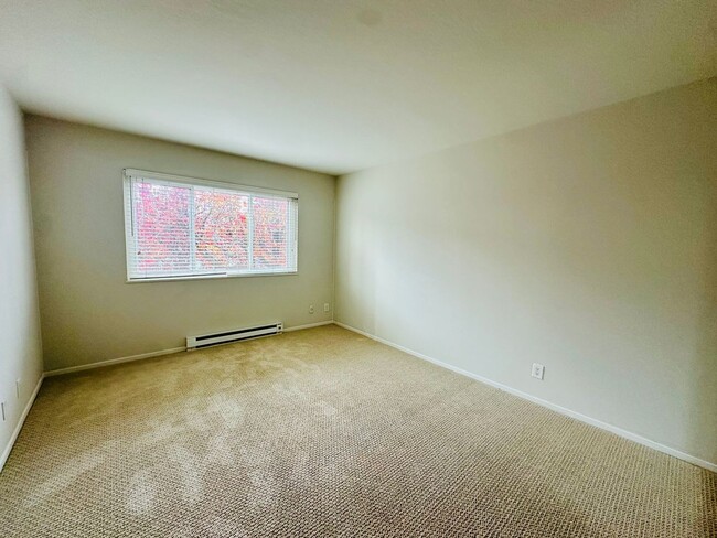 Building Photo - Spacious Adam's Point/Piedmont Ave Condo w...