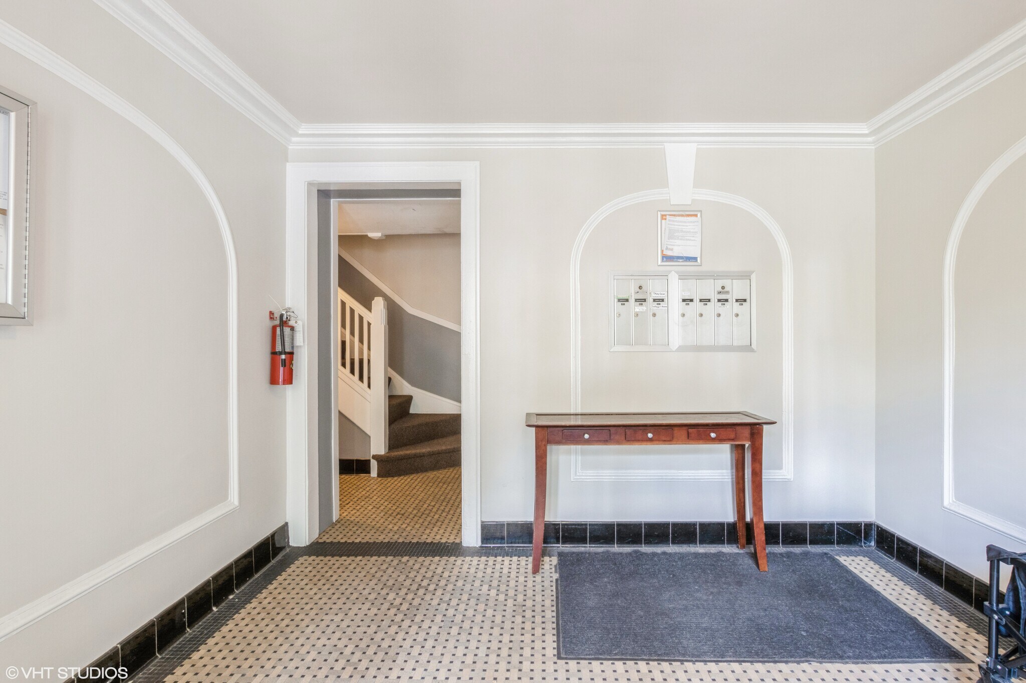 Building Photo - 6204 N Claremont Ave