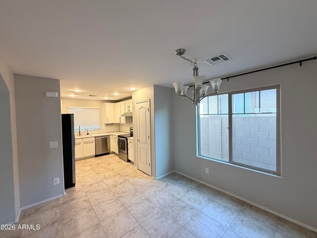 Building Photo - 2518 E Boston St